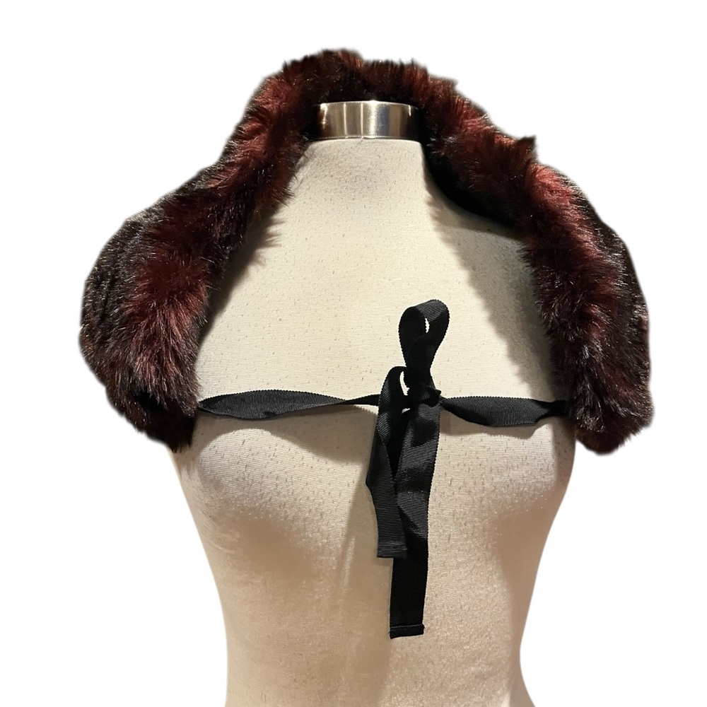 Vintage faux fur shoulder wrap in a wine/black